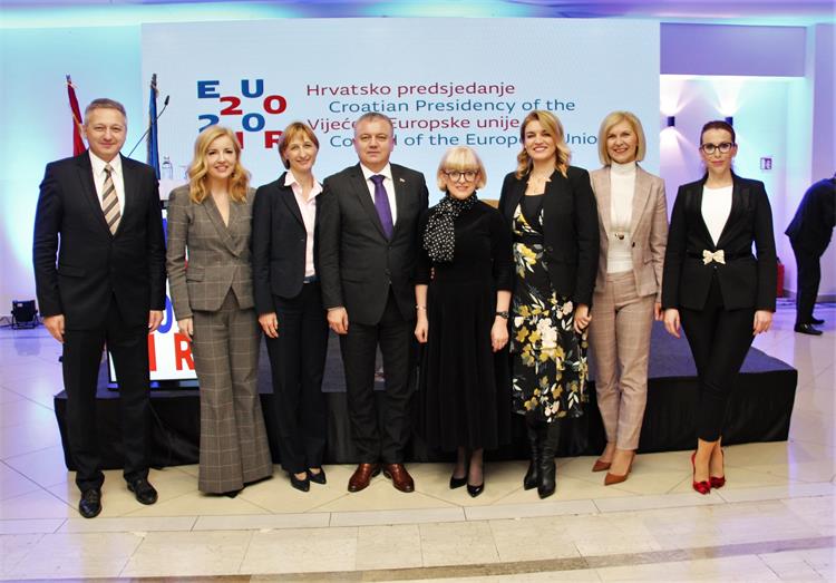 Slika /slike/prosinac 2019/Varaždin konferencija Europa koja se razvija 3122019/Europa koja se razvija VŽ (10).JPG